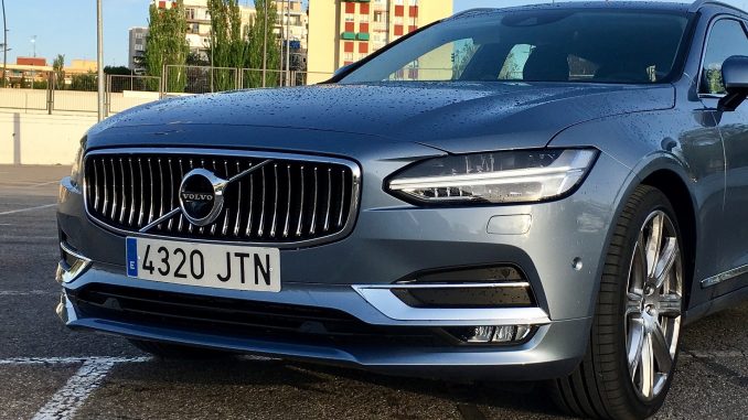 Automobilka Volvo patřila k jedné z prvních automobilek, která slíbila, že začne vyrábět pouze elektrické vozy. Nyní své plány musí pozměnit