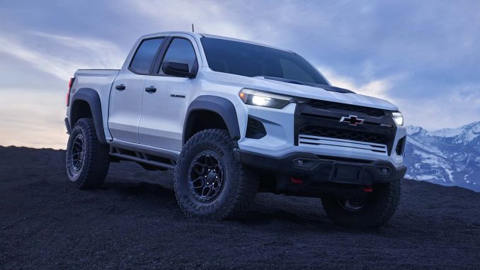 Nejnovější Chevrolet Colorado pro modelový rok 2025 je jednodušší než starý pick-up druhé generace. Počet motorů se snížil pouze na jediný