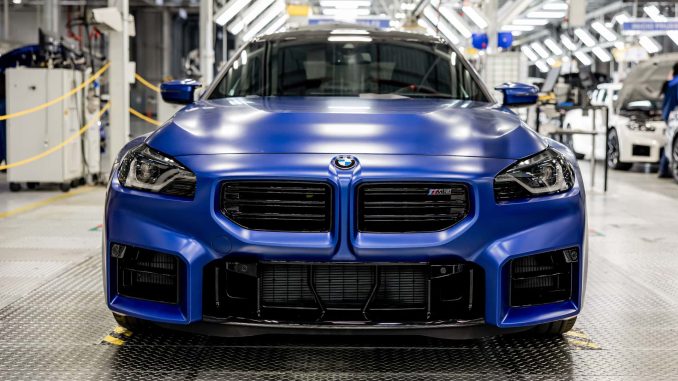 BMW slaví 30 let působení v Mexiku speciální edicí modelu M2. Model dostane dva dostupné laky a šestistupňovou manuální převodovku