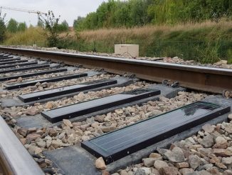 Solární panely se začnou ve Švýcarsku poprvé na světě rozkládat na železničních tratích. Švýcarský start-up Sun-Ways dostal zelenou
