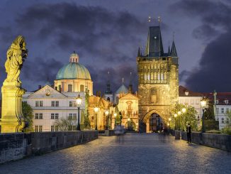 Praha je již dlouho oblíbeným místem pro pořádání večírků. Úředníci minulý týden oznámili, že v českém hlavním městě omezují návštěvy barů