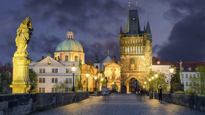 Praha je již dlouho oblíbeným místem pro pořádání večírků. Úředníci minulý týden oznámili, že v českém hlavním městě omezují návštěvy barů