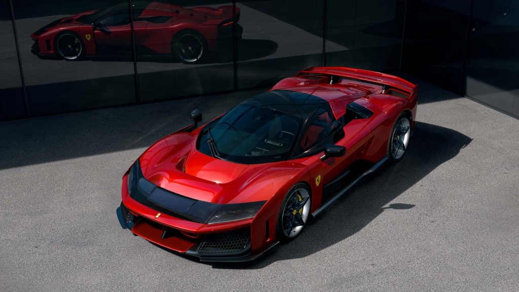 Ferrari rozpůlilo svůj ikonický V12 a do pohonné soustavy přidalo tři elektromotory