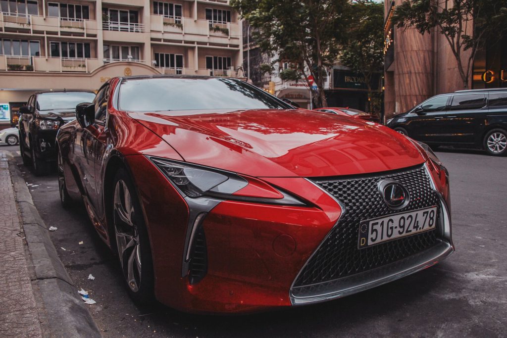 Název „Lexus“ lidé často spojují s teorií, že jde o zkratku „Luxury EXport to the US“